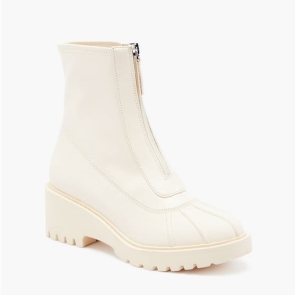 SHOE DAZZLE Adabelle Ankle Lug Sole Platform Chelsea Birch Ivory Boots Size 10 - Picture 2 of 10